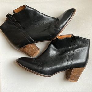 Madewell Size 9.5M Black Leather heeled zip up booties
